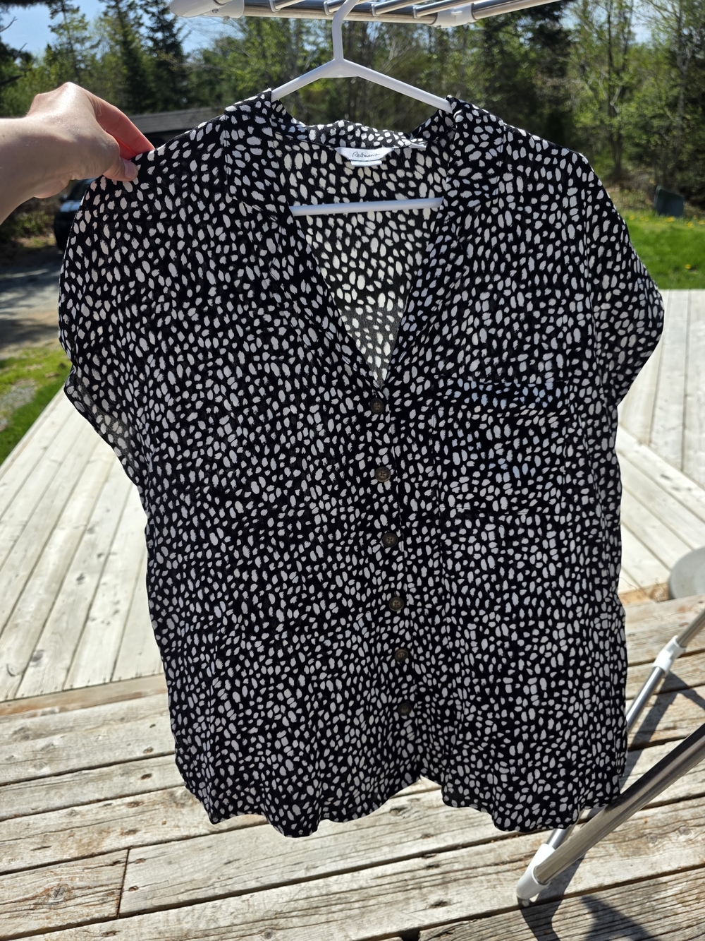 Button-Front Flowy Sleeveless Blouse | Size Medium